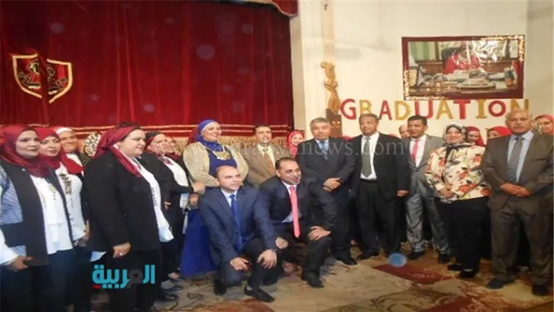 رئيس المعاهد القومية يشارك طلاب مدارس النصر في يوم التخرج