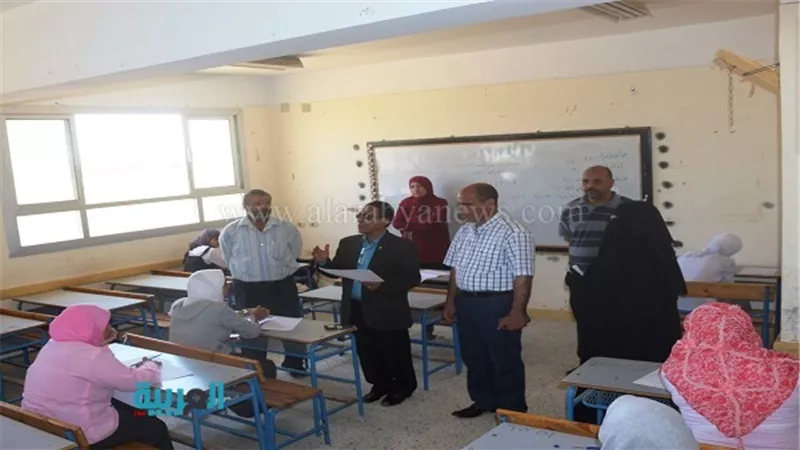 بالصور.. محافظ السويس يتفقد امتحانات الشهادة الإعدادية