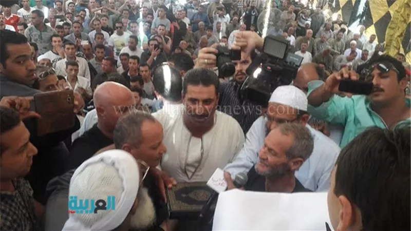 بالصور.. الكفن ينهي خصومة بين أبناء عائلة أتاتة حباريق في الجيزة