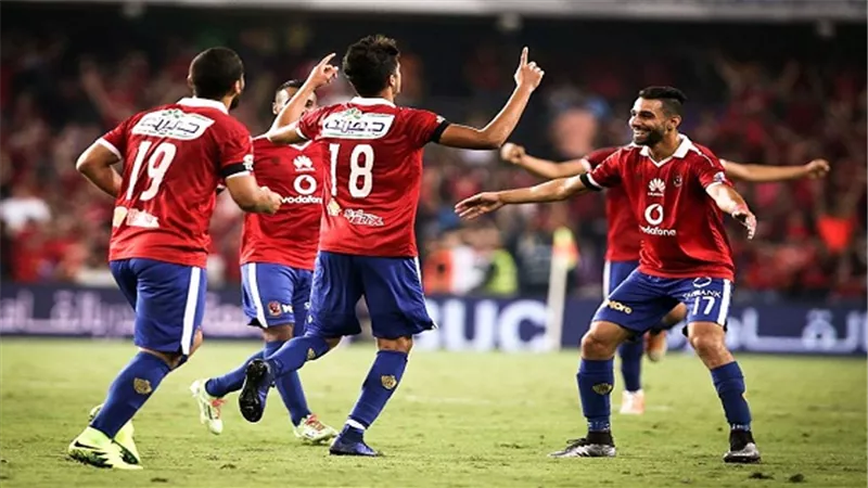 شاهد.. لاعب الأهلي السابق يهاجم فرحة لاعبي الأحمر في مباراة روما