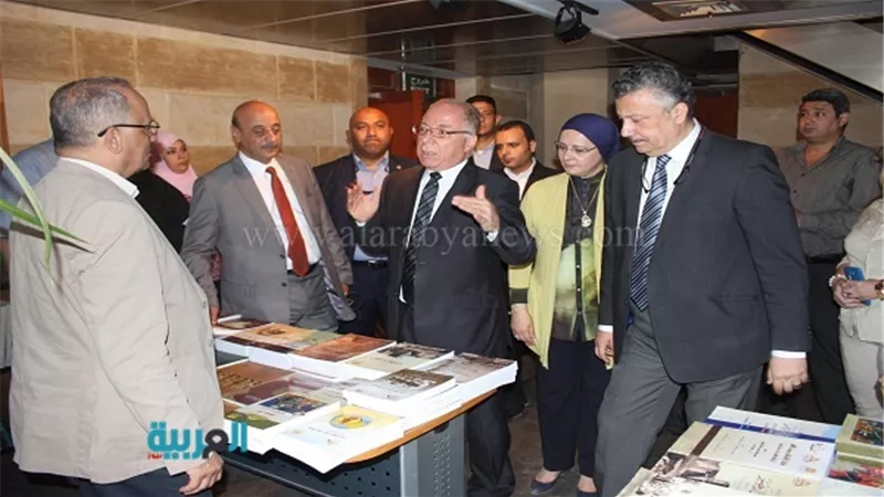 وزير الثقافة يتفقد أعمال الترميم بدار الكتب في باب الخلق