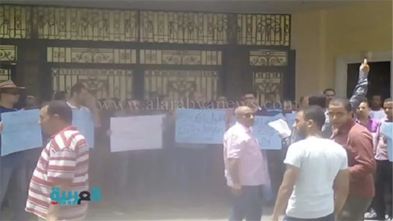 بعد تجاهل مطالبهم.. المعلمون المغتربون يتظاهرون أمام 