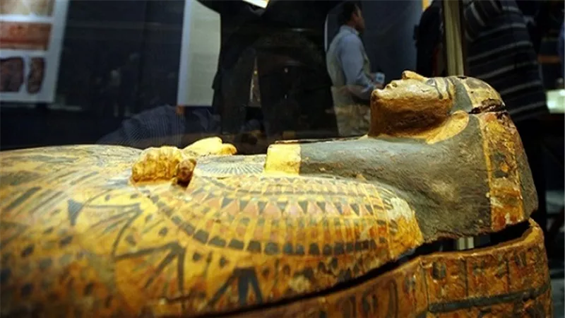 شاهد.. مصر تتسلم رسميًا قطعتين أثريتين من إسرائيل 
