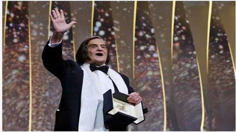 شاهد.. جان بيبر يتسلم جائزة السعفة الذهبية شرفيًا بـ