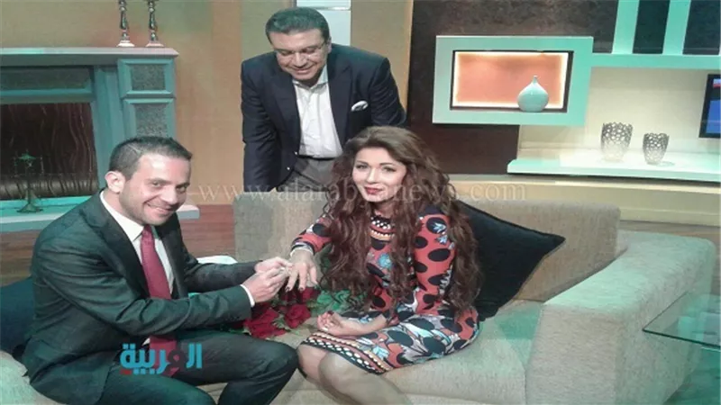بالصور.. نجلاء بدر تتفاجأ بخطبتها على الهواء مع عمرو الليثي