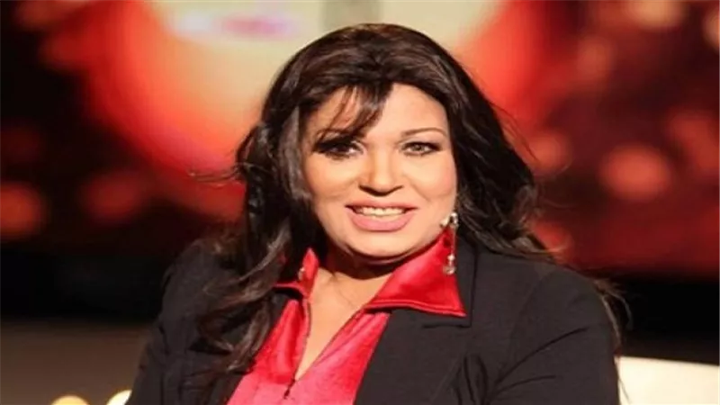 فيفي عبده تنشر صورة لها بالحجاب