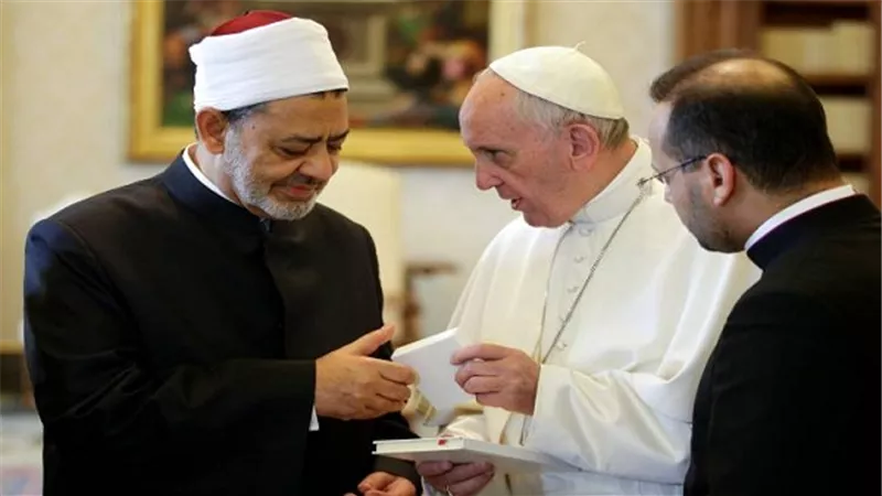 الأزهر والفاتيكان يتفقان على استئناف الحوار بينهما