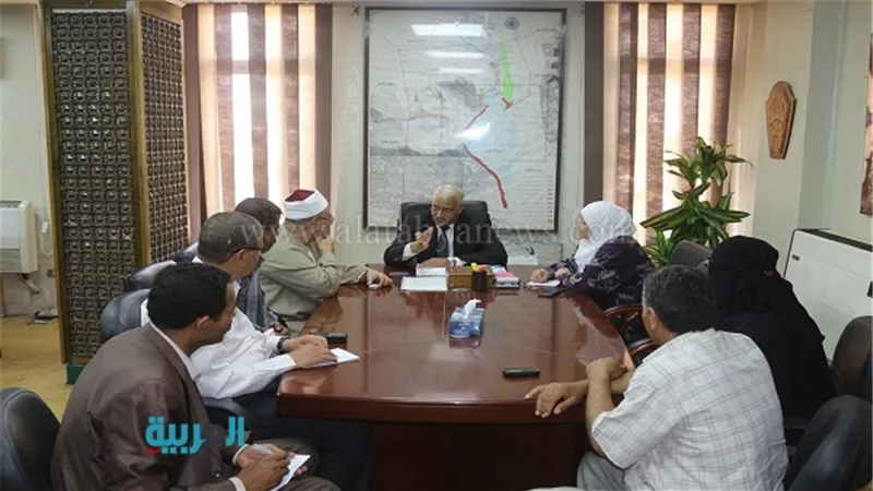 محافظ السويس يؤكد على قيادات الأزهر الاهتمام بتطوير المعاهد