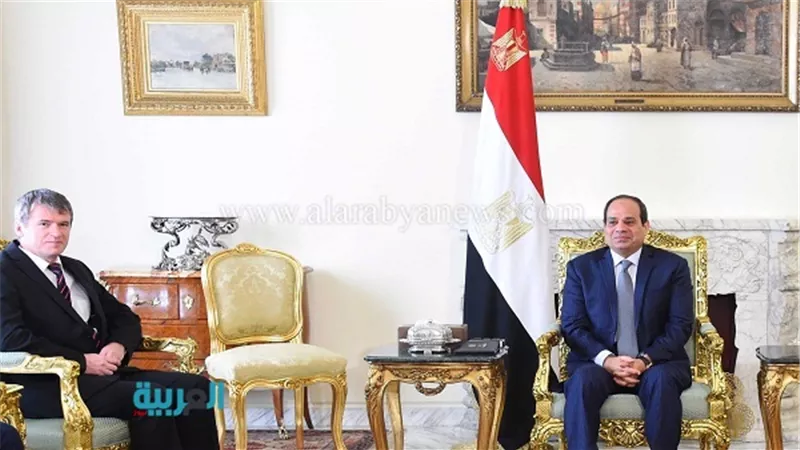 السيسي يبحث عودة السياحة مع وفد البرلمان الفرنسي