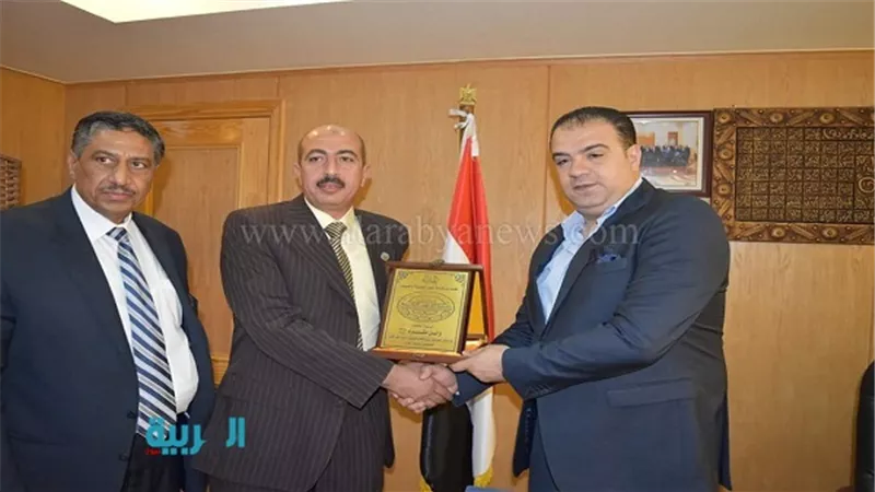 محافظ الفيوم يلتقي ممثلين عن النقابة العامة للعلميين