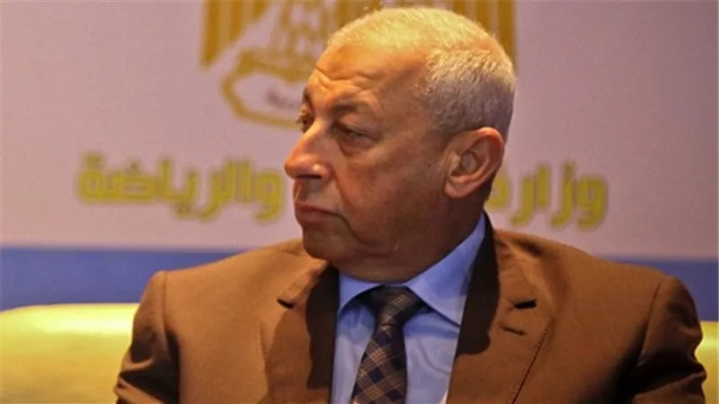 محافظ أسوان يناقش مع رؤساء المدن تطبيق منظومة النظافة