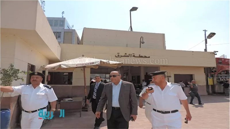 بالصور.. مساعد وزير الداخلية يتفقد الحالة الأمنية بمحطات القطارات 