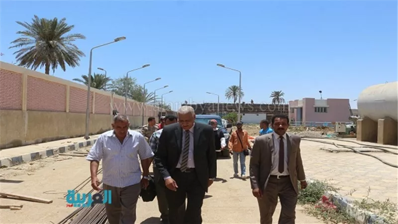 بالصور.. محافظ السويس يتفقد محطة مياه غرب النفق