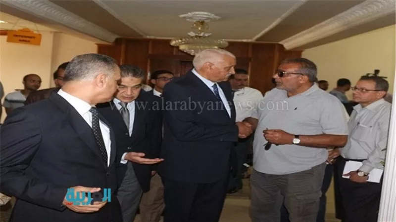 بالصور.. محافظ السويس يطمئن على فندق 