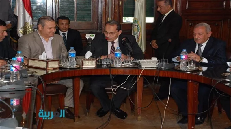 بالصور.. وزير الزراعة يسلم 30 منتفعًا بهيئة التعمير عقود تقنين أوضاعهم