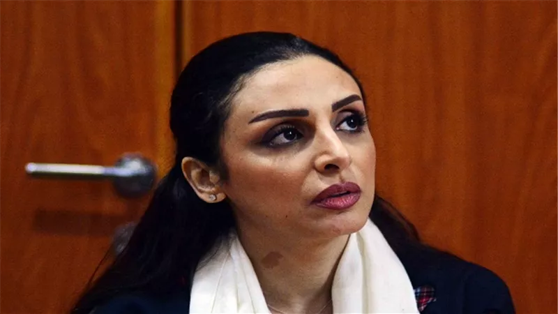 أنغام تتجه إلى بيروت على متن طائرة 