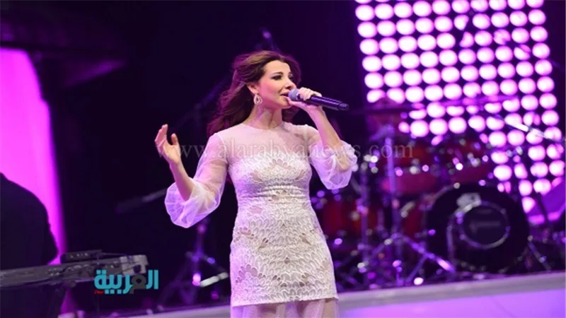 بالصور.. نانسي عجرم تحيي حفل 