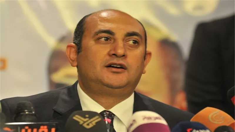 خالد علي يجمع أدلة 