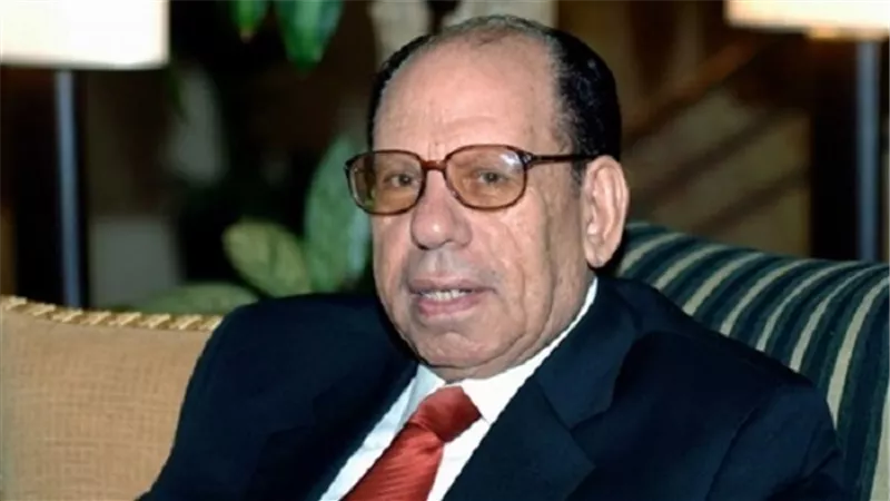 صلاح فضل يطالب بتدريس 