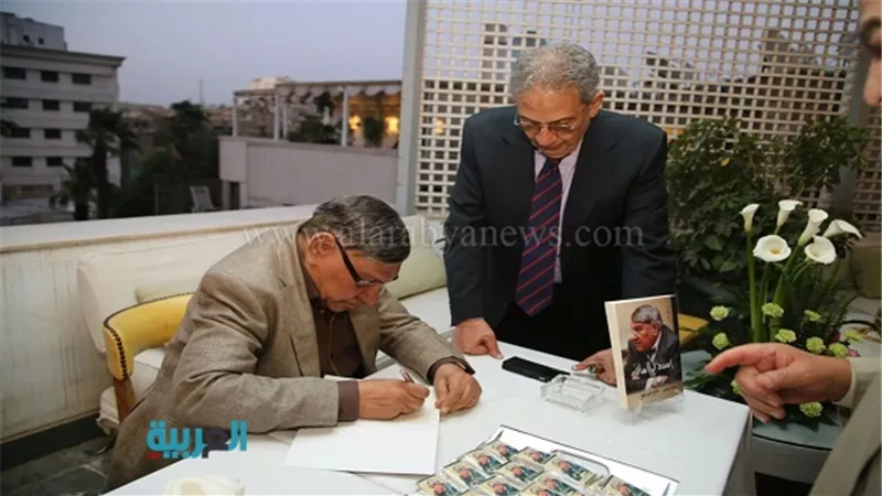 بالصور.. توقيع كتاب 