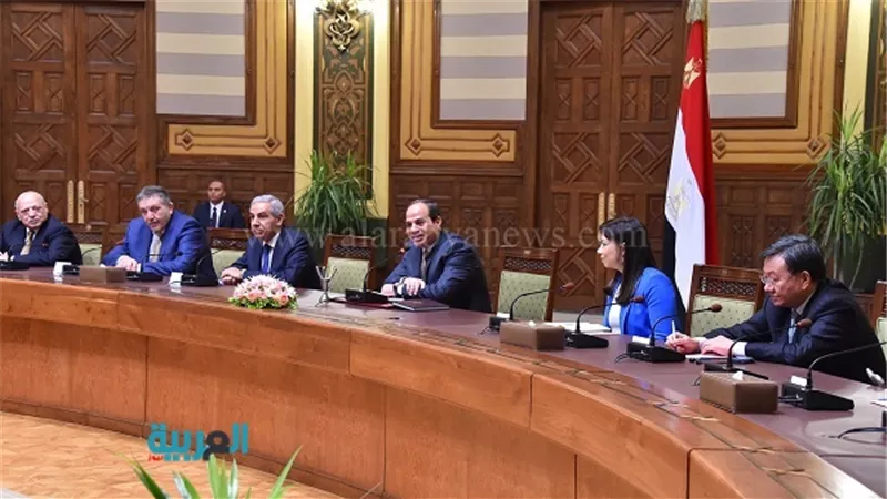 السيسي يستقبل وفدًا من المشاركين في الملتقى الثاني للاستثمار.. الرئيس: مصر بوابة العبور إلى إفريقيا وأوروبا.. حريصون على استقرار سوق النقد الأجنبي