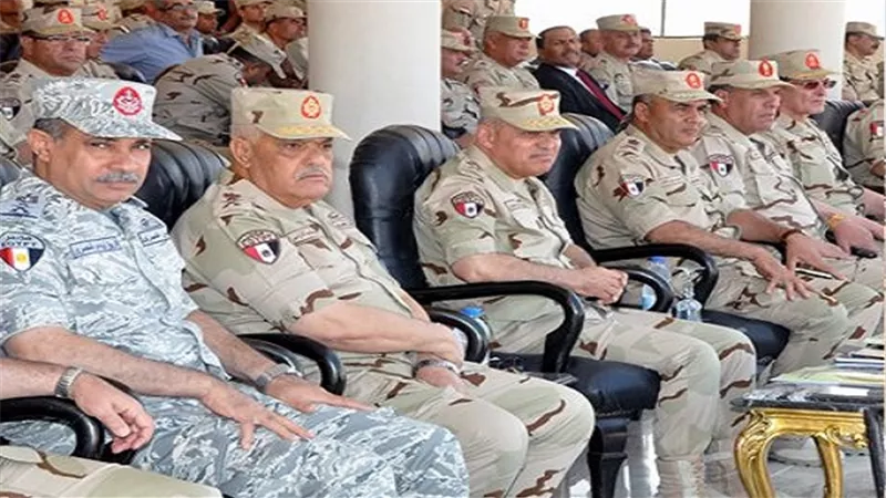 وزير الدفاع يتفقد تفتيش الحرب لأحد تشكيلات الجيش الثالث
