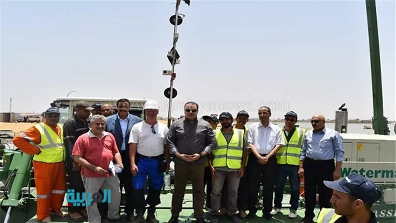 البدء في أعمال تطهير بحيرة قارون من الطبقة العضوية