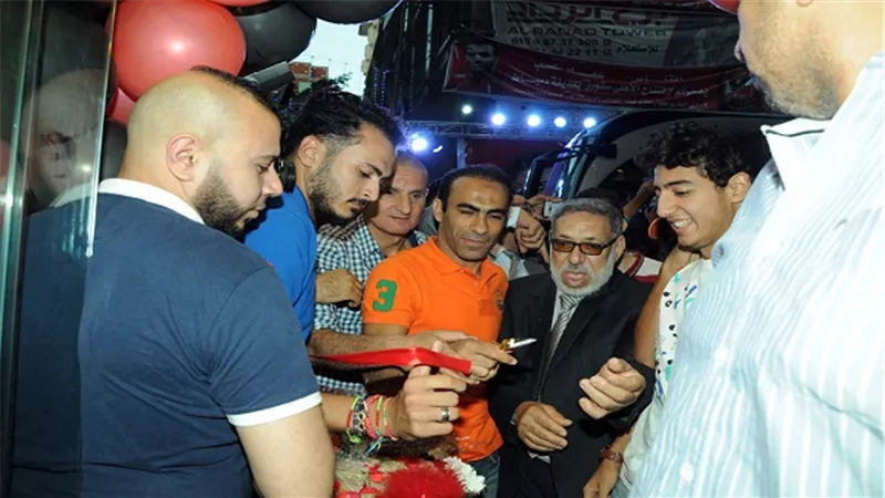 بالصور.. لاعبو الأهلي يفتتحون 