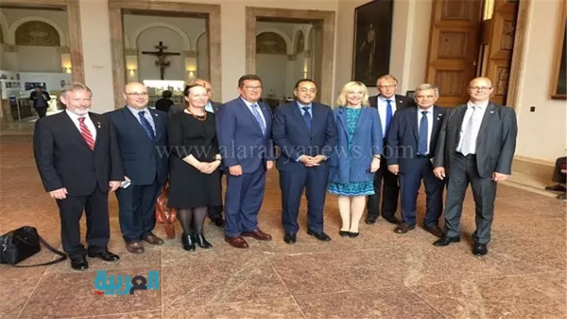 بالصور.. وزير الاقتصاد البافاري يشيد بإنجاز قناة السويس الجديدة
