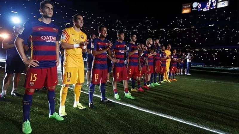 برشلونة يكتسح التشكيل المثالي لـ