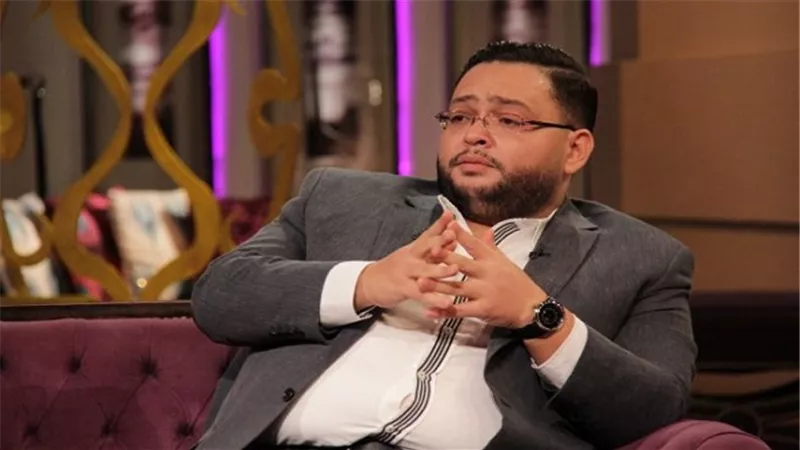 أحمد رزق ينشر صورة مع أولاده داخل حمام السباحة