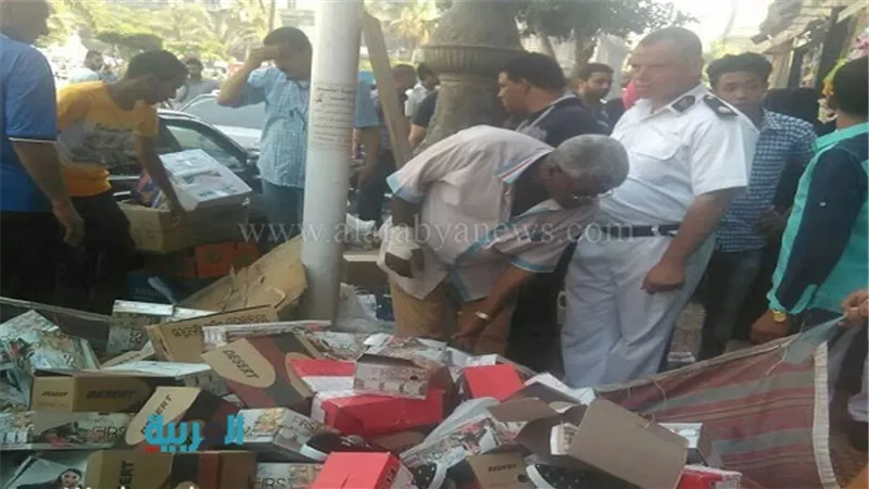 بالصور.. حي الجمرك يشن حملة إزالة بميدان عرابي