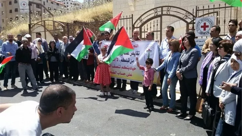 اعتصام أمام الصليب الأحمر في بيت لحم 