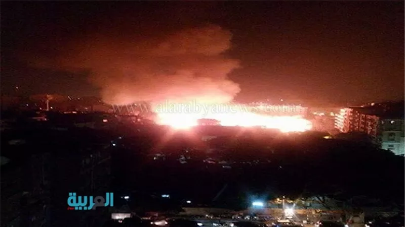 بالصور.. الدفع بـ 40 سيارة إطفاء للسيطرة على حريق الهرم