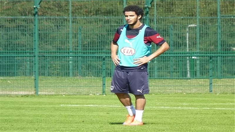 عمر جابر يطير لأداء العمرة قبل السفر لسويسرا
