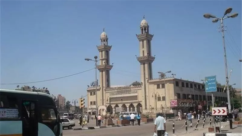 قبل افتتاح أعمال التطوير بدقائق.. ميدان المطرية يتحول لموقف تكاتك 