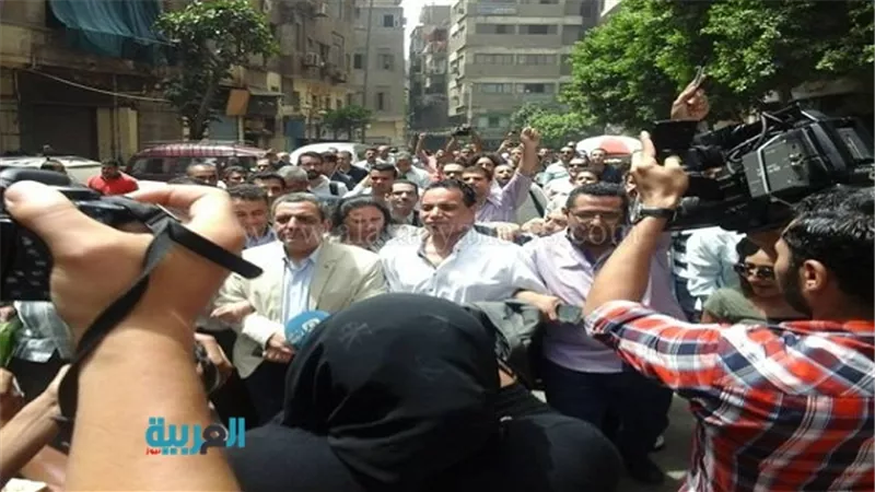 بالصور.. نقيب الصحفيين يعقد مؤتمرًا بعد انتهاء محاكمته