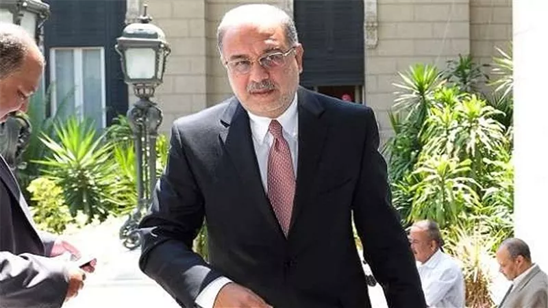 رئيس الوزراء يتفقد 