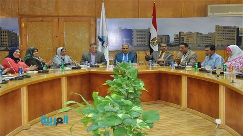 القمري يكرم رئيس إدارة المجالس بجامعة كفر الشيخ 