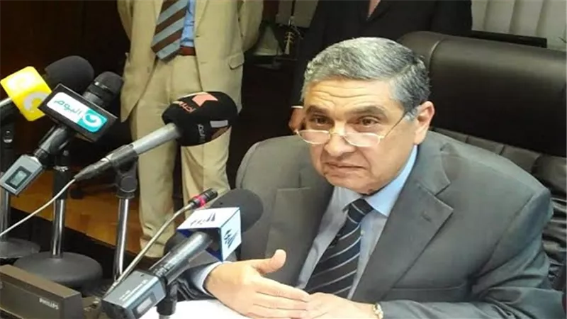 بلاغ ضد وزير الكهرباء بسبب انقطاع التيار بأسيوط