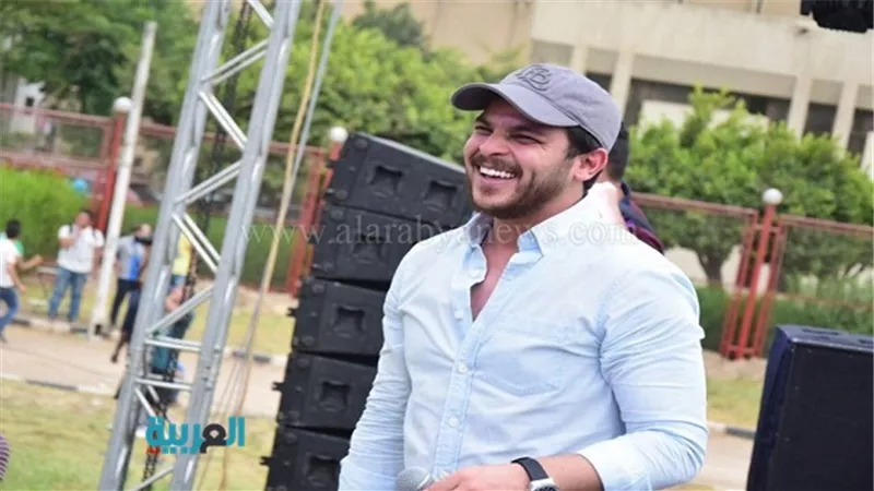 بالصور.. محمد رشاد يشعل حفل كلية 
