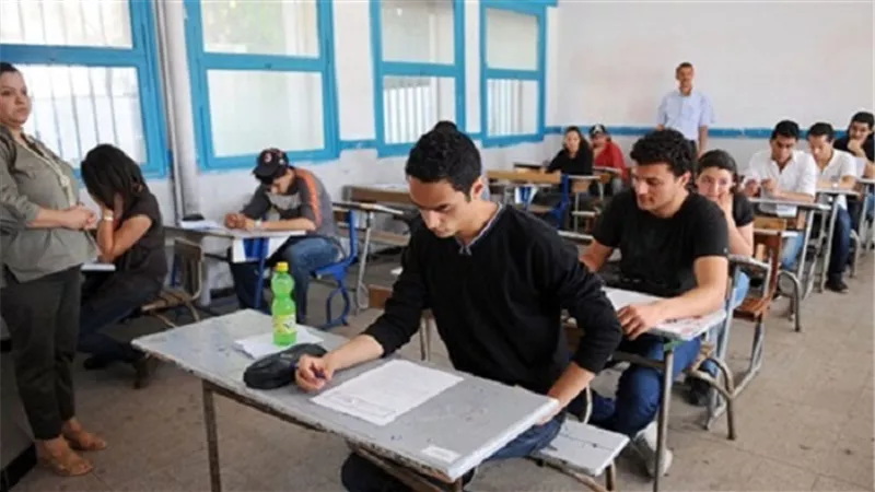 ننشر تقرير غرفة عمليات الثانوية العامة في امتحان اللغة العربية لطلاب النظام الحديث.. الوزارة: حالات غش على مستوى الجمهورية.. واتصالات داخل اللجان وهروب الطلاب وحضور المساجين 