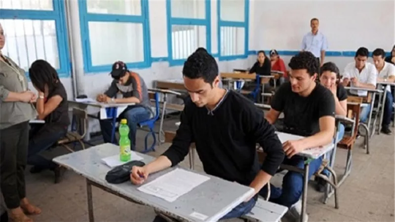 طلاب الثانوية يترقبون مصير 