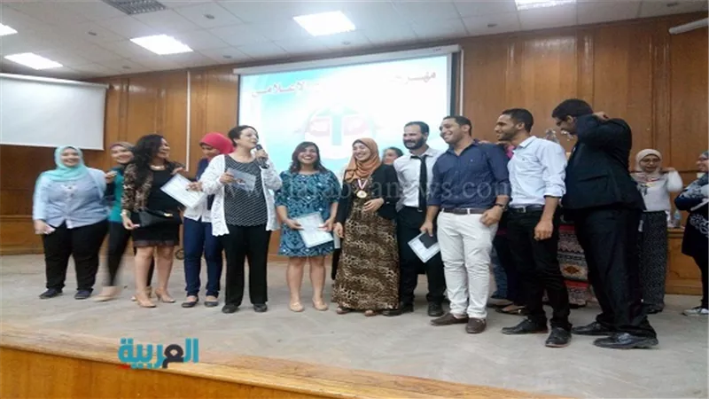بالصور.. تكريم الفائزين في مشروعات تخرج 