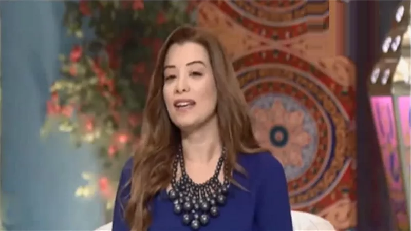 بالفيديو.. إعلامية تغني 