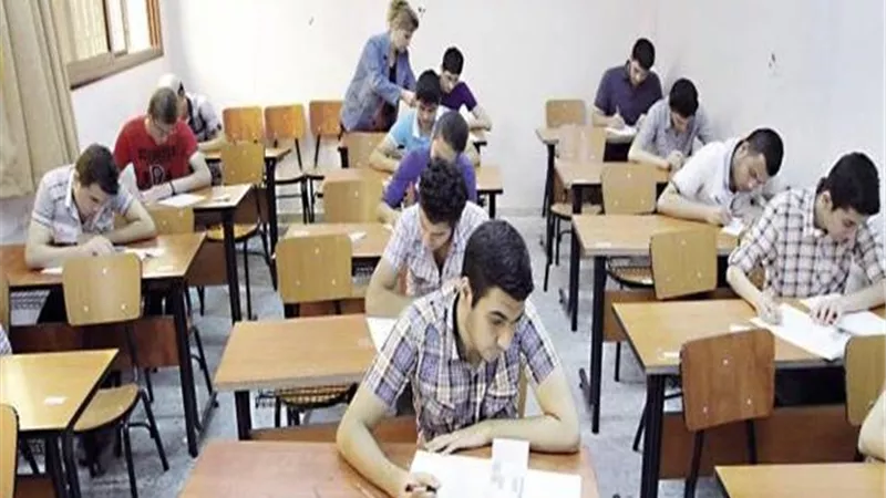 إخلاء سبيل متهمة بتزوير صفتها داخل لجنة امتحان بدلًا من شقيقتها