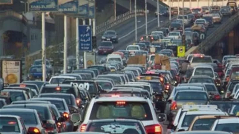 توقف حركة المرور أعلى الطريق الدائري بسبب حادث تصادم