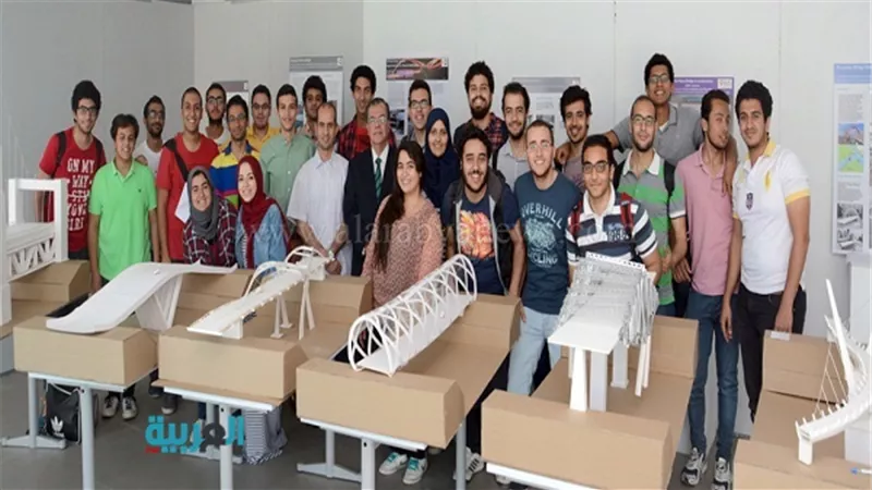 بالصور.. طلاب الجامعة الألمانية يصممون نموذجًا لـ 20 كوبري
