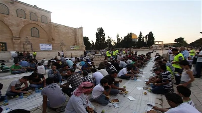 جيش الاحتلال يمنع إدخال 6 آلاف وجبة لإفطار الصائمين بالأقصى