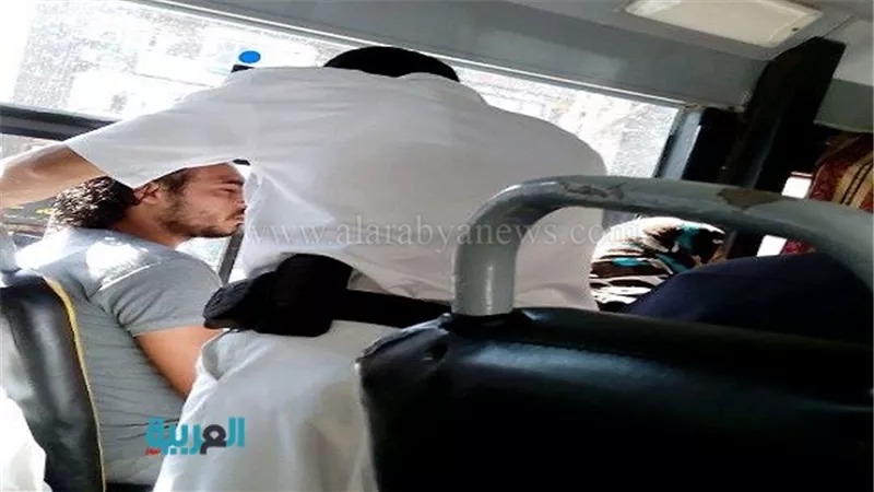 بالصور.. سيدة تفضح أمين شرطة تستر على متهم يحمل مواد مخدرة